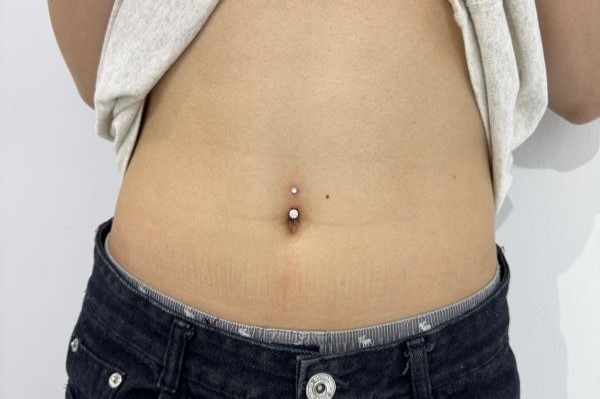 Ảnh xỏ khuyên rốn đẹp tại TinyBox 2/2024