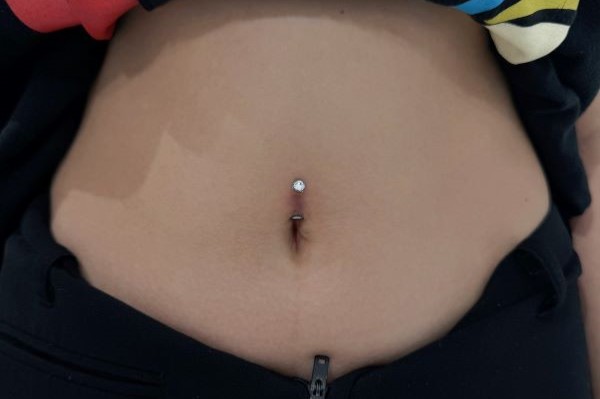 Ảnh xỏ khuyên rốn đẹp tại TinyBox 2/2024