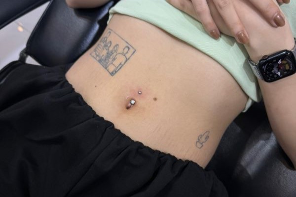 Ảnh xỏ khuyên rốn đẹp tại TinyBox 2/2024