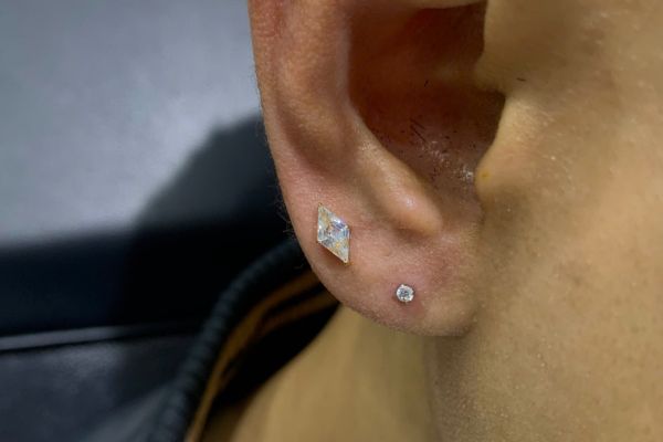 Bộ sưu tập bạn nam xỏ thịt tai 10/2024