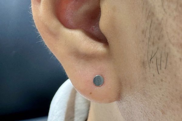 Bộ sưu tập bạn nam xỏ thịt tai 10/2024