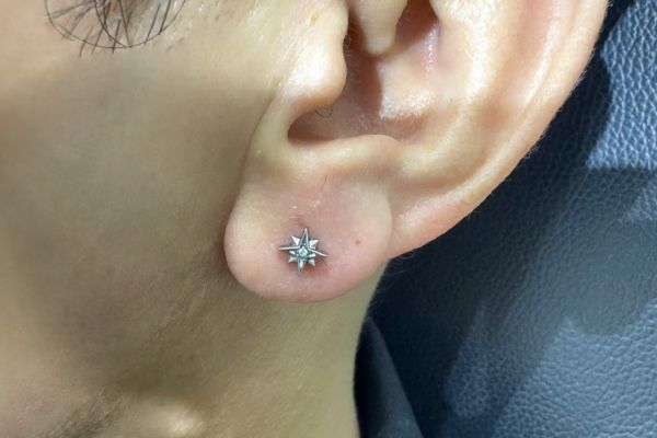 Bộ sưu tập bạn nam xỏ thịt tai 10/2024