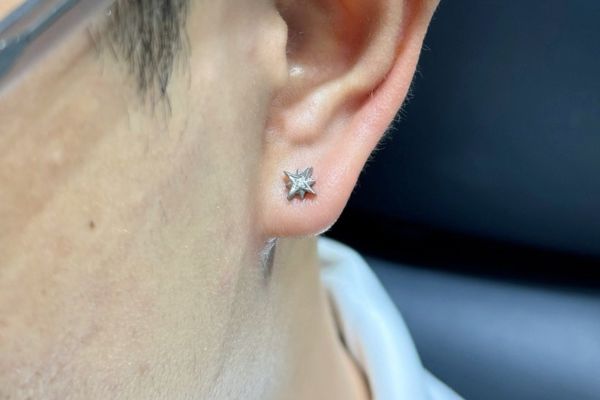 Bộ sưu tập bạn nam xỏ thịt tai 10/2024