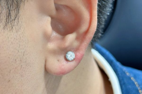 Bộ sưu tập bạn nam xỏ thịt tai 10/2024