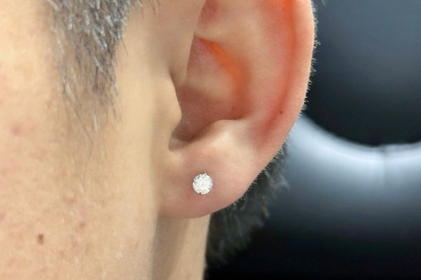 Bộ sưu tập bạn nam xỏ thịt tai 10/2024