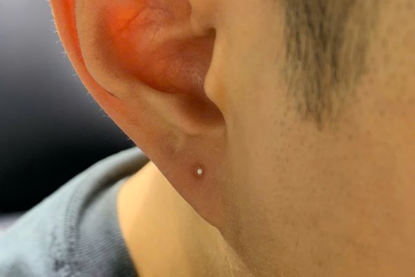 Bộ sưu tập bạn nam xỏ thịt tai 10/2024