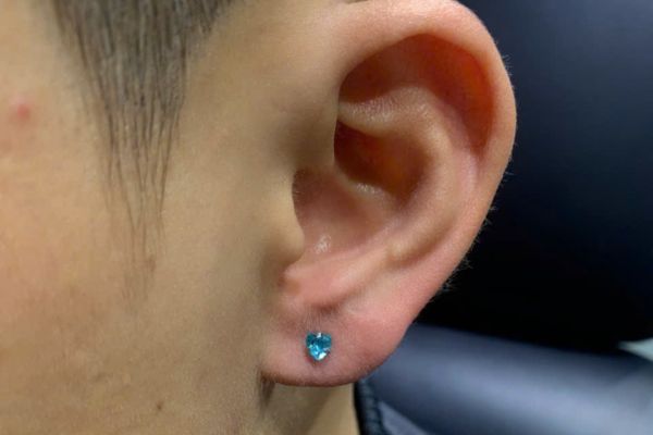 Bộ sưu tập bạn nam xỏ thịt tai 10/2024