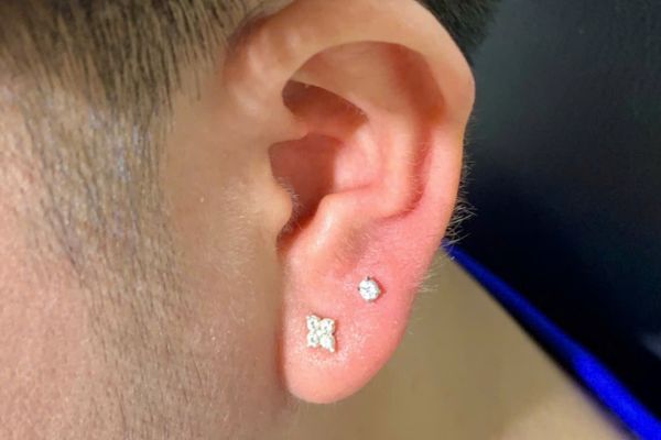 Bộ sưu tập bạn nam xỏ thịt tai 10/2024