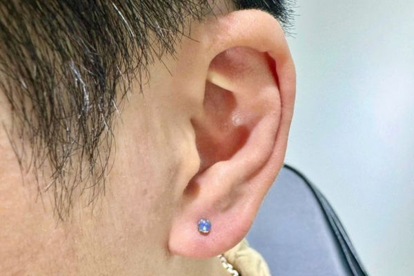 Bộ sưu tập bạn nam xỏ thịt tai 10/2024