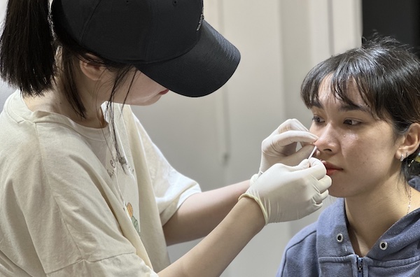 Bấm lỗ tai và cách chăm sóc