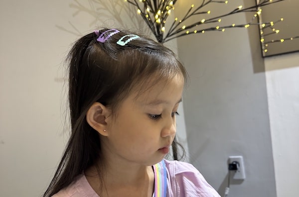 Bé mấy tháng bấm lỗ tai an toàn?