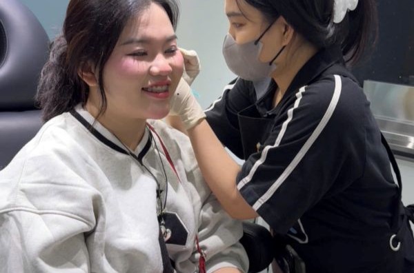 Bị bump lỗ xỏ nên ghé shop xỏ khuyên hay bệnh viện?