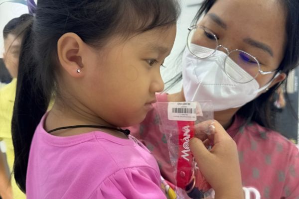 Bộ sưu tập ảnh em bé xỏ khuyên tại TinyBox mới nhất 6/2024