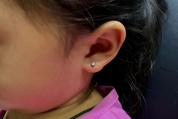 Bộ sưu tập ảnh em bé xỏ khuyên tại TinyBox mới nhất 6/2024