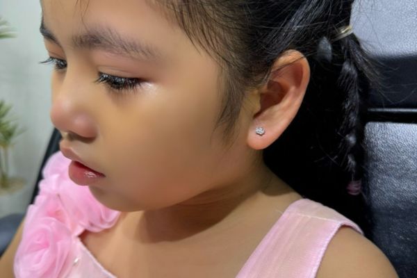 Bộ sưu tập ảnh em bé xỏ khuyên tại TinyBox mới nhất 6/2024