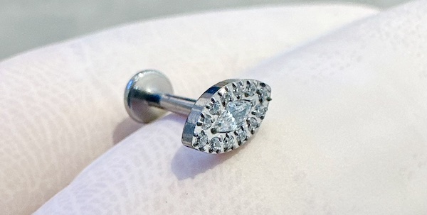 bông tai tặng bạn gái