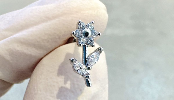 bông tai tặng bạn gái