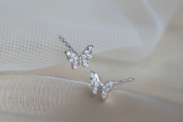 Bông tai con bướm đẹp đính đá mini