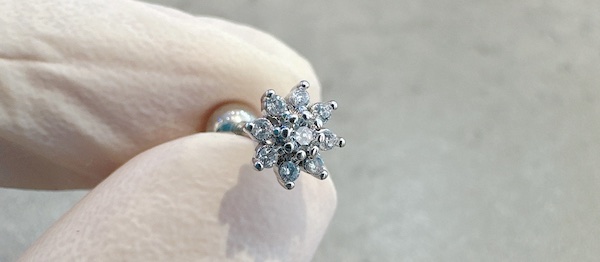 bông tai tặng bạn gái