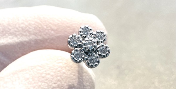 bông tai tặng bạn gái