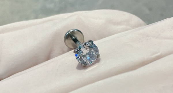 bông tai tặng bạn gái