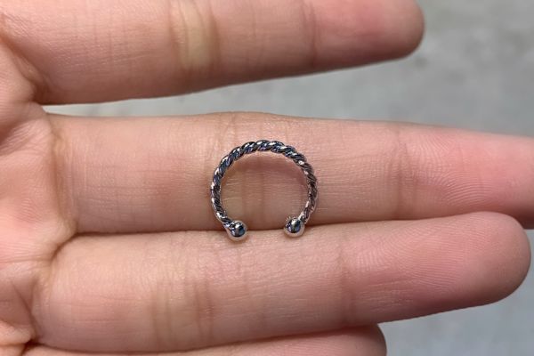 Bông tai kẹp chữ U hình xoắn ốc