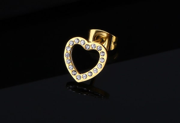 Bông tai trái tim đính đá