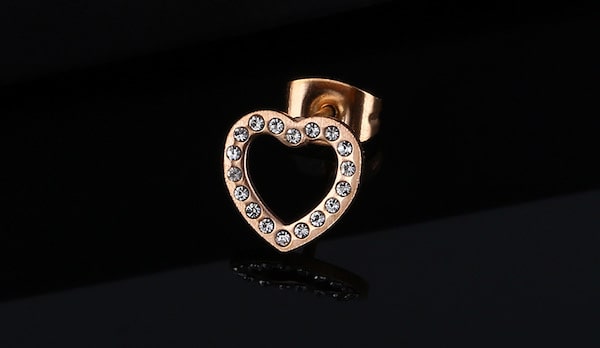 Bông tai trái tim đính đá