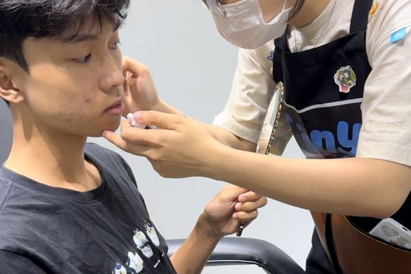 Các dấu hiệu bị dị ứng sau khi xỏ khuyên