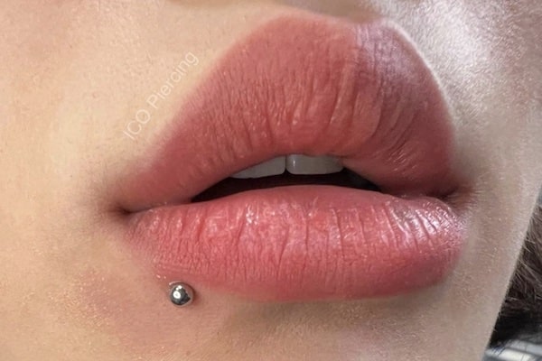 lưu ý khi xỏ khuyên môi