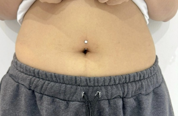 Cách để lỗ xỏ khuyên rốn không bị bump