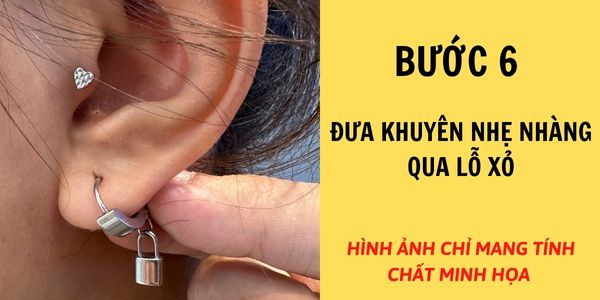 Cách đeo khuyên tai chốt tròn đơn giản