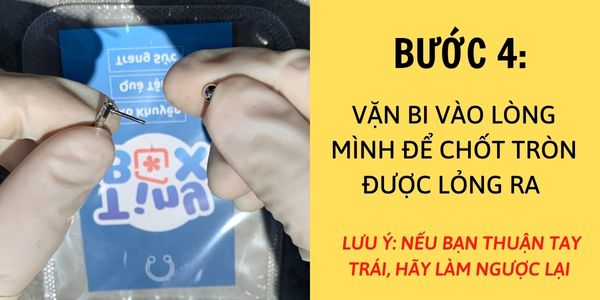 Cách đeo khuyên tai chốt tròn đơn giản
