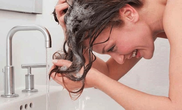 Cách gội đầu sau khi xỏ khuyên sao cho đúng?