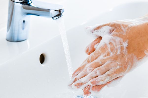 Cách tháo khuyên chân mày tại nhà chi tiết A - Z