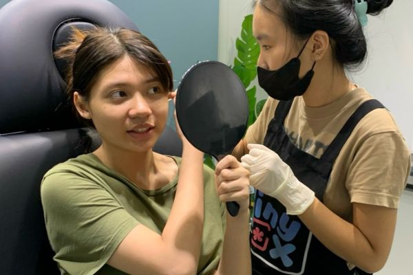 Cách tháo khuyên chân mày tại nhà chi tiết A - Z