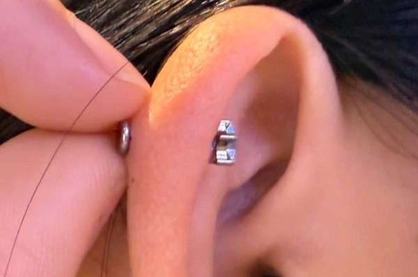 Cách tháo khuyên chốt dẹp tại nhà