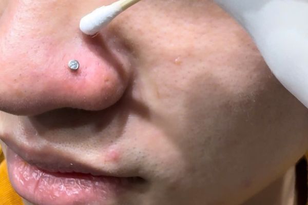 Cận Tết, nam giới có nên xỏ cánh mũi?