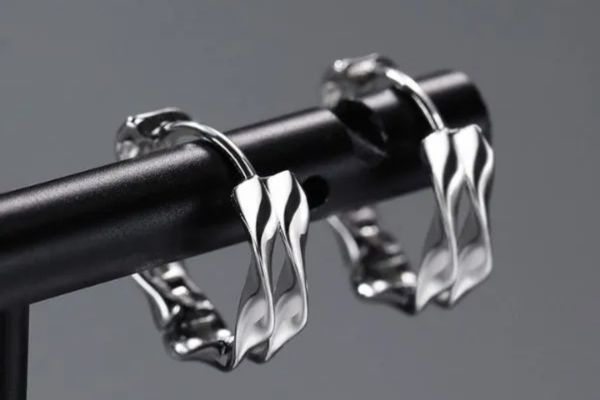 Có nên dùng khuyên tai cho nam?