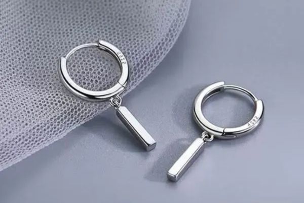 Có nên dùng khuyên tai cho nam?