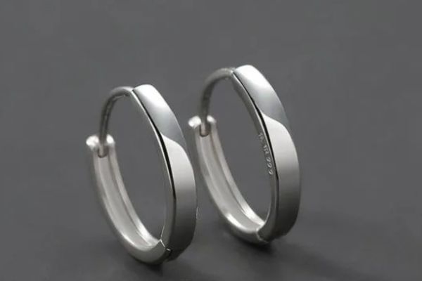 Có nên dùng khuyên tai cho nam?