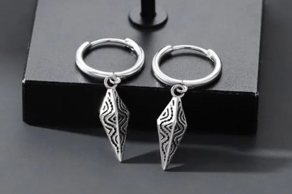 Có nên dùng khuyên tai cho nam?