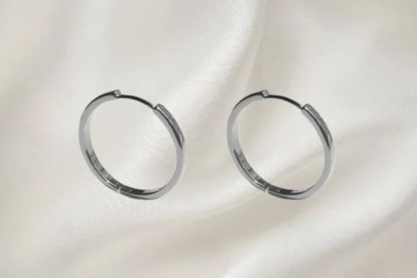 Có nên dùng khuyên tai cho nam?