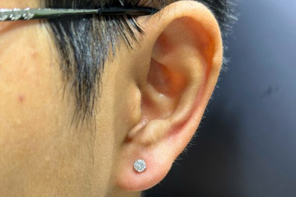 Có nên dùng khuyên tai cho nam?