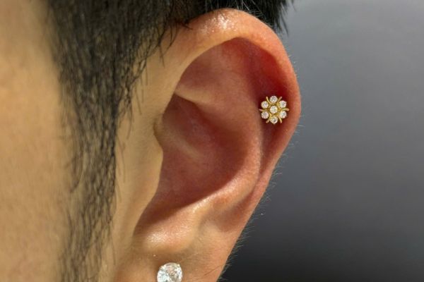 Có nên dùng khuyên tai cho nam?