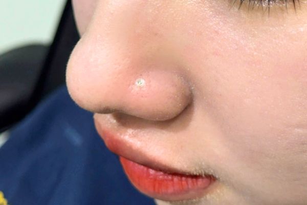 Có nên xỏ khuyên khi bị người lớn cấm?