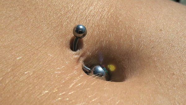 Dấu hiệu nhận biết lỗ xỏ khuyên bị đào thải