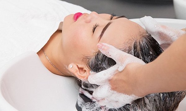 Xỏ khuyên có được gội đầu không