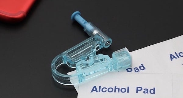 dụng cụ bấm lỗ tai