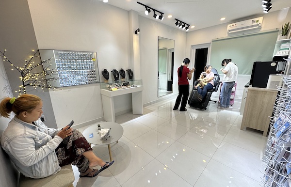 Dưới 15 tuổi xỏ khuyên sụn tai được không